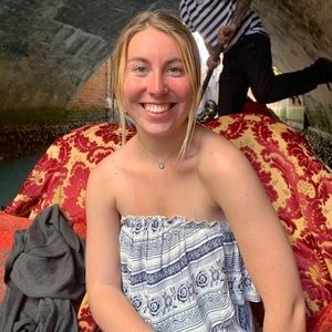 Meet your Posher, Amelia